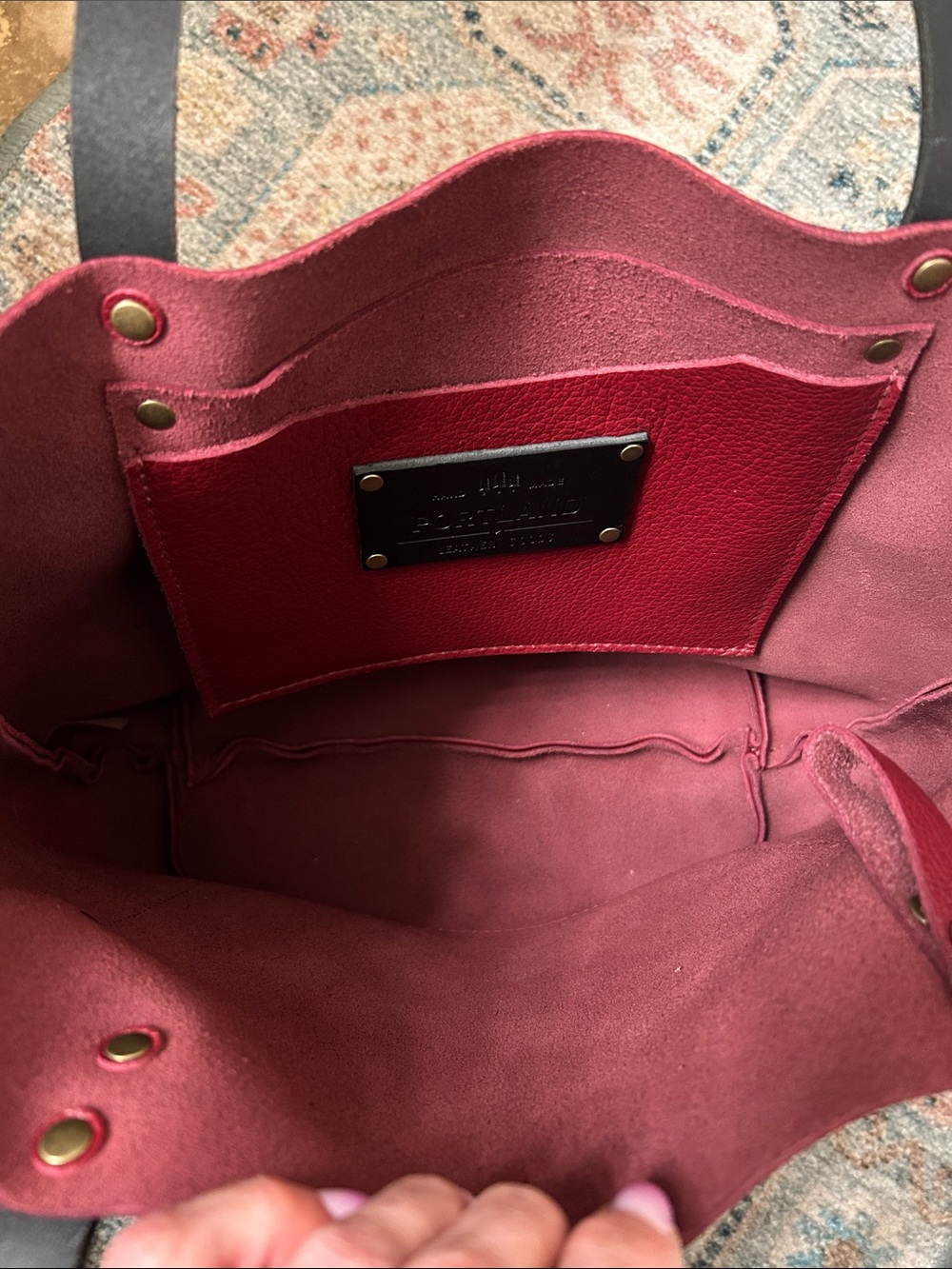 Portland Leather Burgundy Tote Medium - Picture 11 of 12